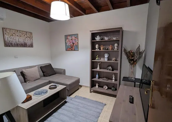 Giannis House